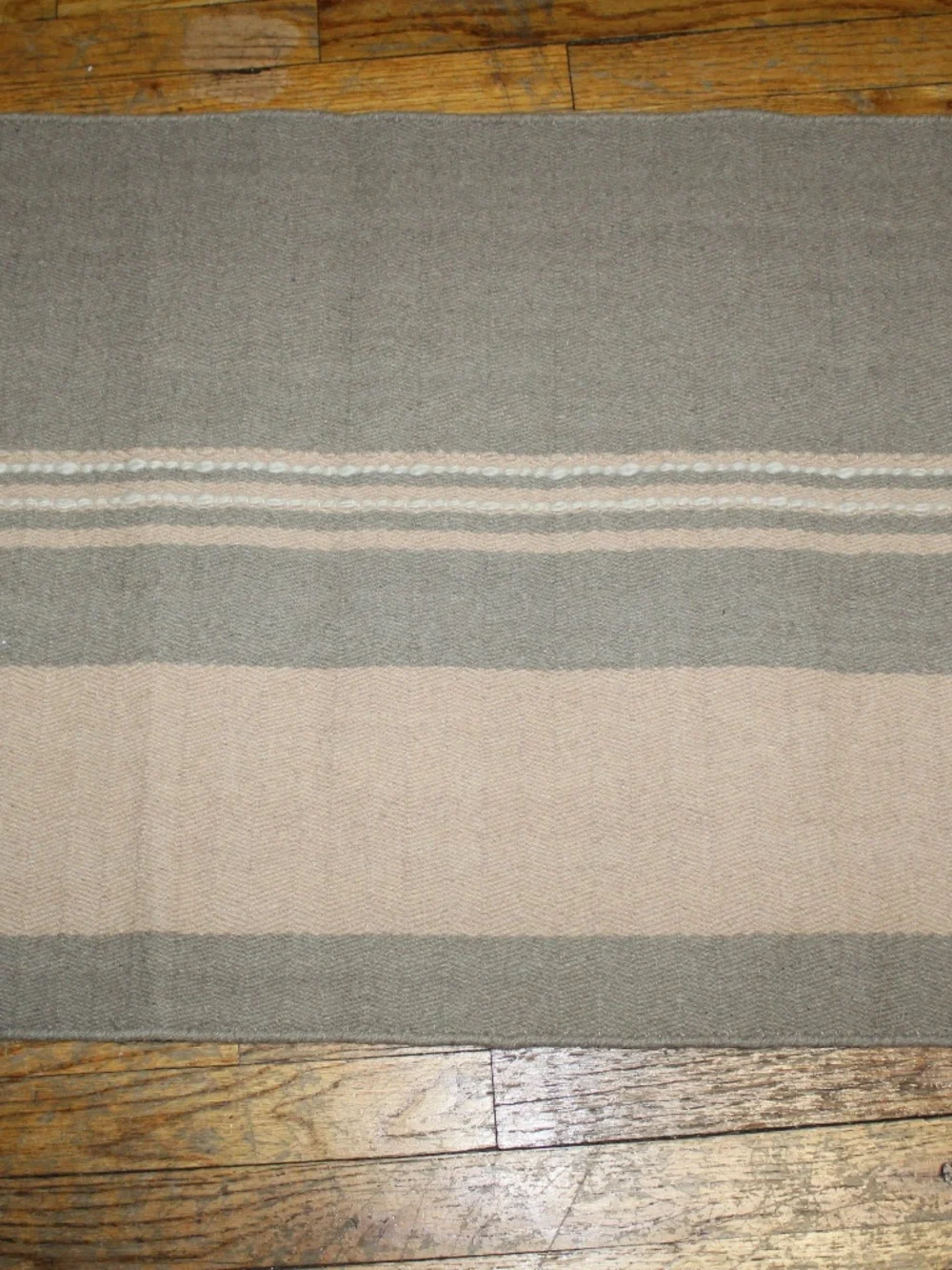 West Elm. Simple Vertical Frame Rug. Sz. 2'x3'
